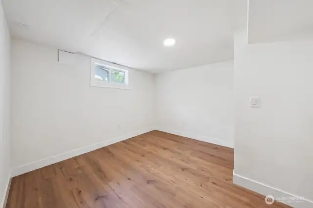 Room in the 2nd unit