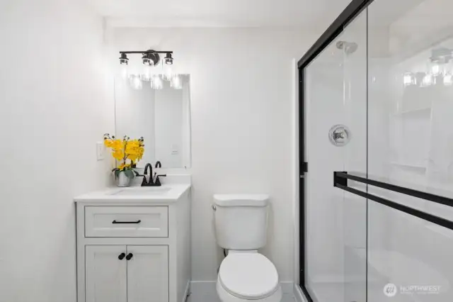 Full bathroom in the 2nd Unit