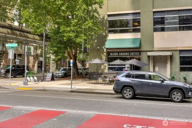 Coffee shops across the street! Can't beat this convenience!