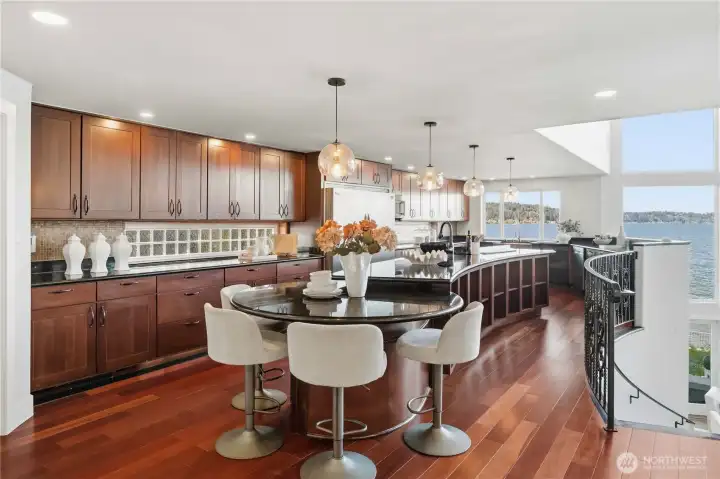 Impressive Chef's Kitchen w/ Curved Island