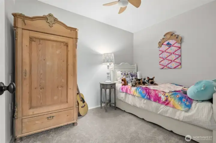 The 3rd bedroom has heat, window is in the process of being added! New carpet and paint make it all useable now.