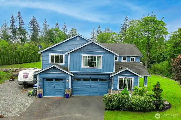 915 Sq. Ft. 4-Car Garage  An incredible space for automotive enthusiasts, hobbies, storage, or workshop use — complete with built-in kennel space and direct home access.