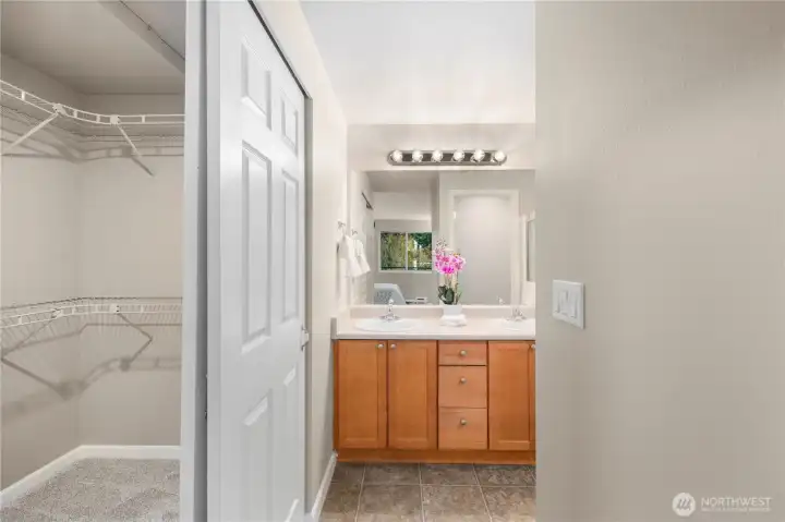 Large 3/4 ensuite