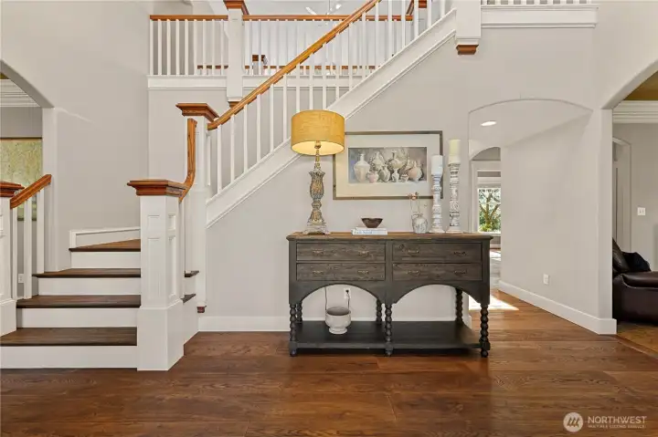 Grand 2-story entryway.