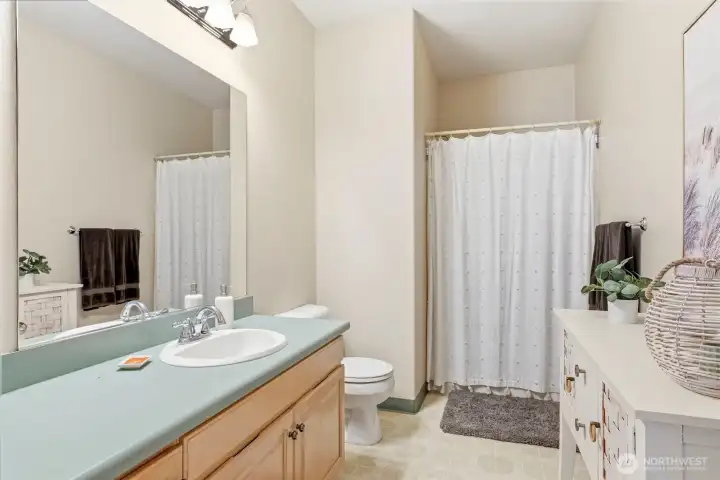 Main bathroom. Main bathroom.