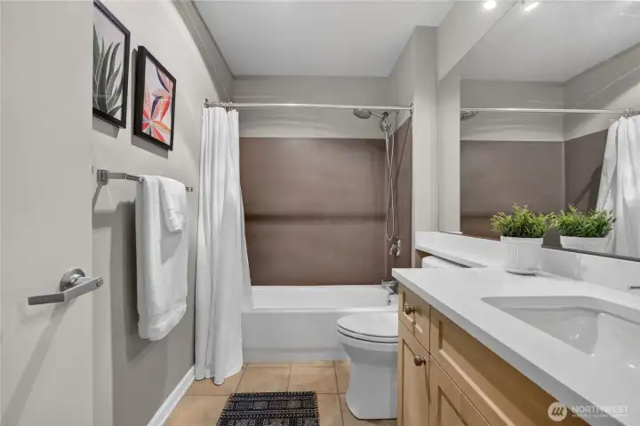Full bathroom off the entry.