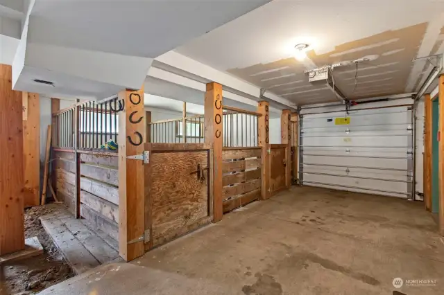 Garage/Horse Stables or Barn