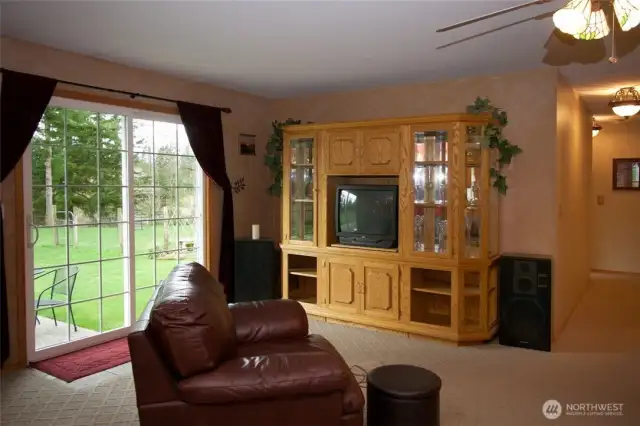 Nice sitting area off kitchen!