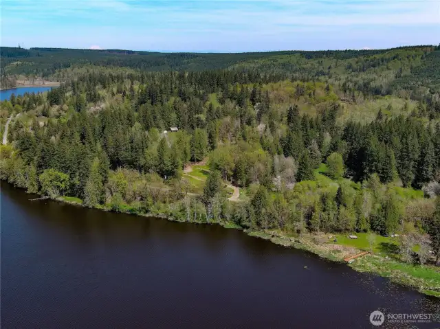 Picture of the surrounding area. A quiet country setting.