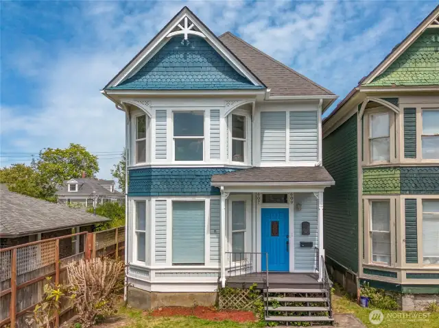 Welcome to this recently refreshed duplex in the sought-after North Slope of Tacoma. Fresh interior and exterior paint, along with brand-new flooring, make this home move-in ready for you or your tenants
