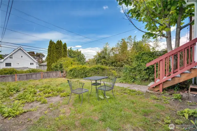 This backyard is a true blank slate. Plant raised beds with fruits and veggies for a homestead experience, or add a concrete patio for a fun outdoor barbecue space.