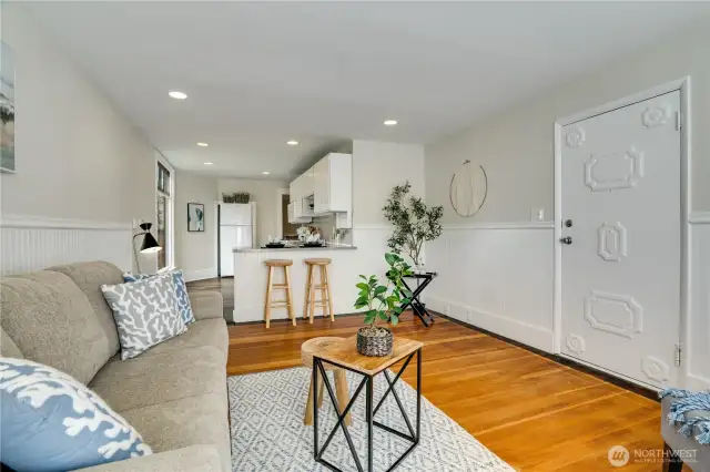 With endless configuration possibilities, this inviting living area seamlessly blends comfort and style.