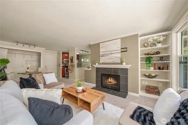 An airy open concept floor plan greets you as you enter this 600+ sqft condo!