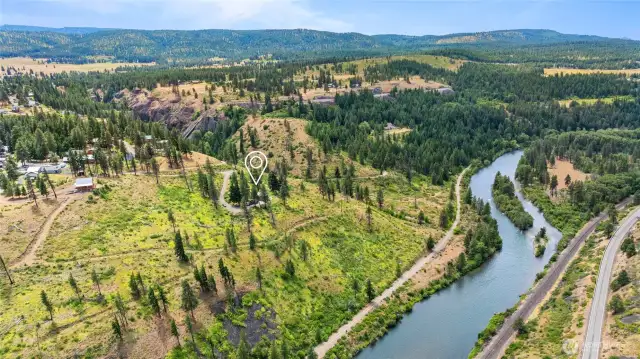 Private 14.92 acre river oasis!
