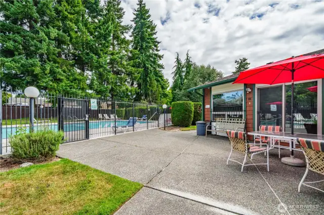 Resort-style amenities include a clubhouse with a fitness center, hot tub, sauna, and more.