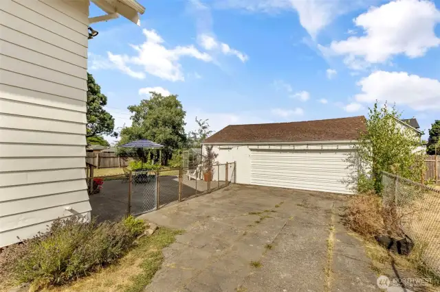 Detached 2 car garage - DADU potential for your guests, family or income production!