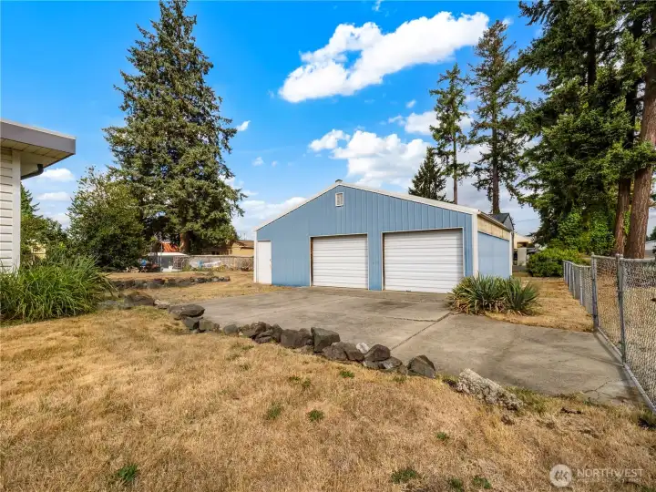 Check out this 992 square foot garage!