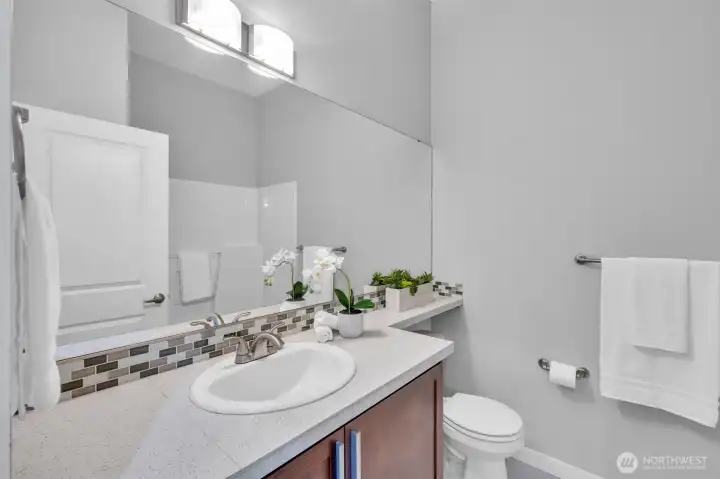 Upper level Full Bathroom