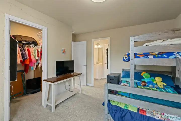 Guest bedroom 2