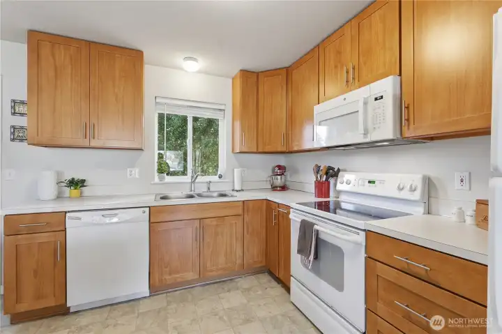 Updated kitchen. New dishwasher installed just after pictures.