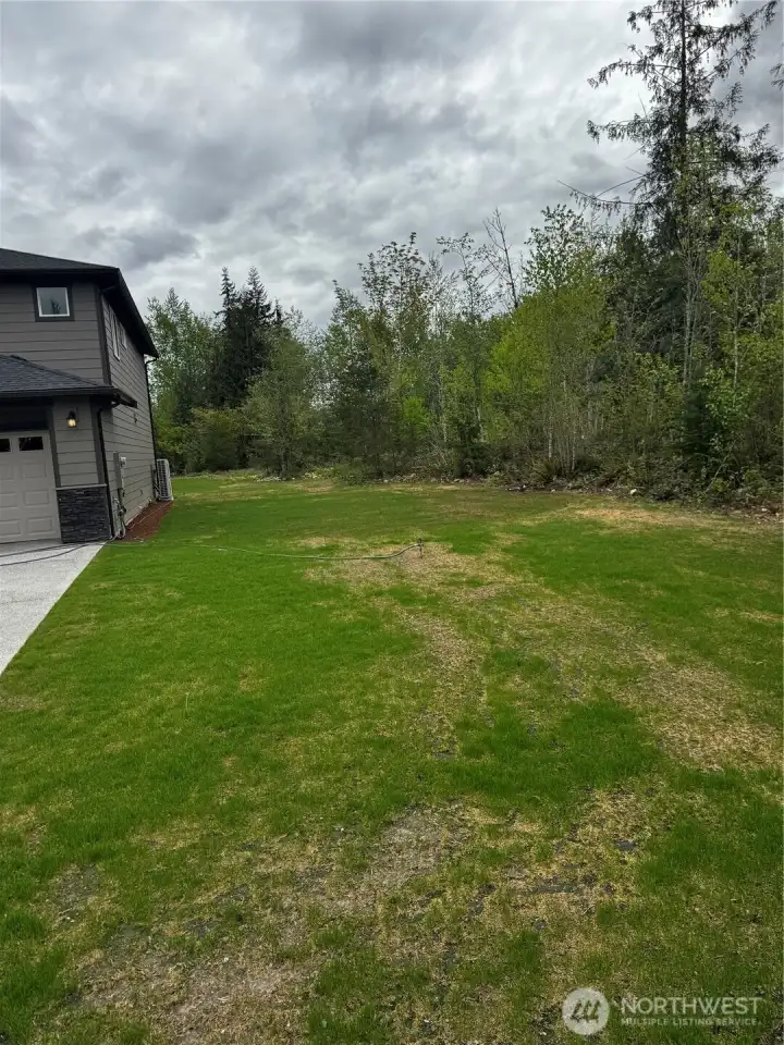 Side yard with room for an RV or Shop