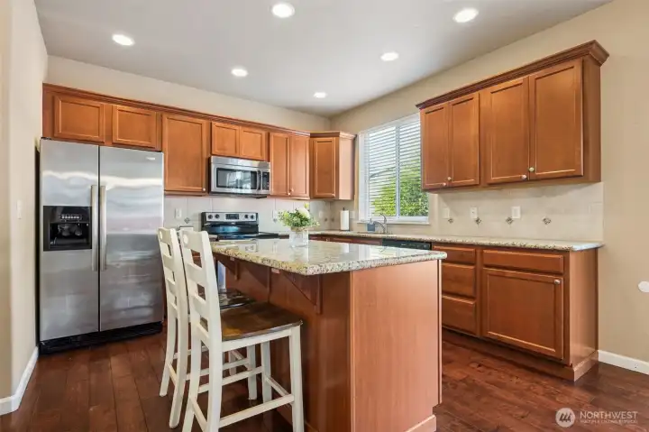 Kitchen with eat-in island