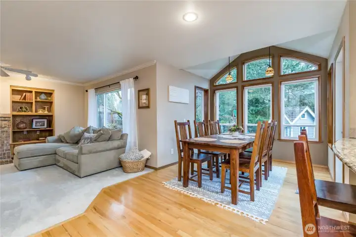 Easy flow between kitchen, casual dining/breakfast and family rooms