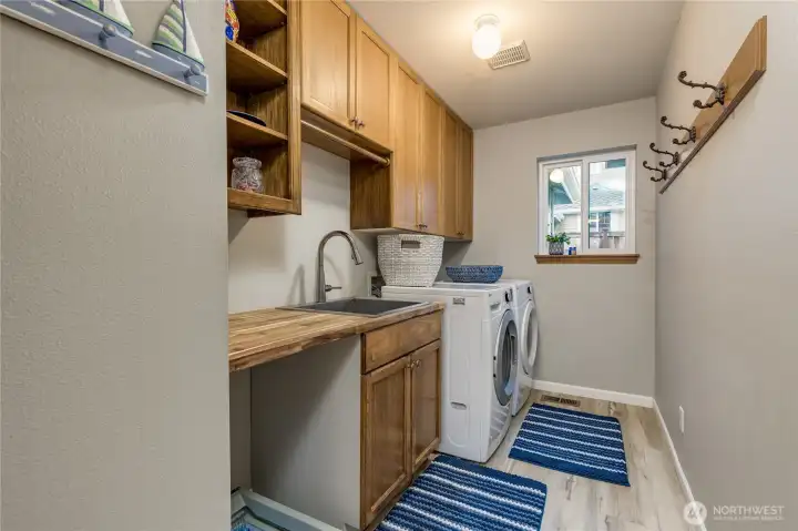 Large laundry room with utility sink