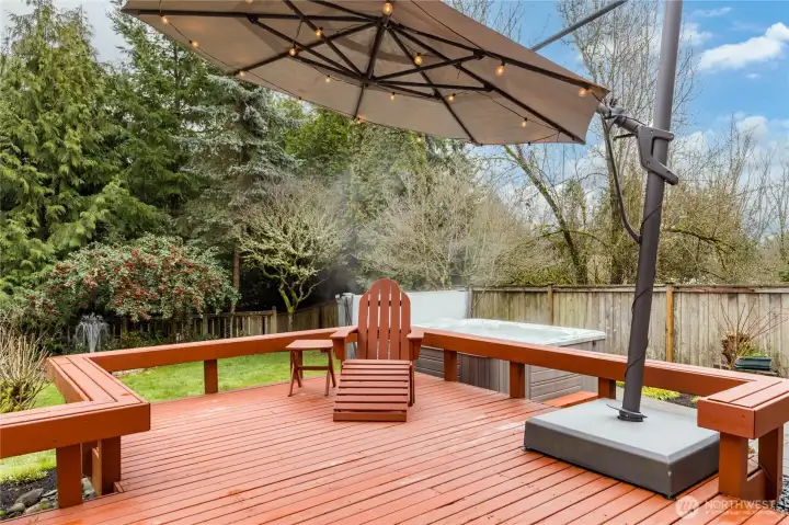 Entertainment-sized deck with built-in benches