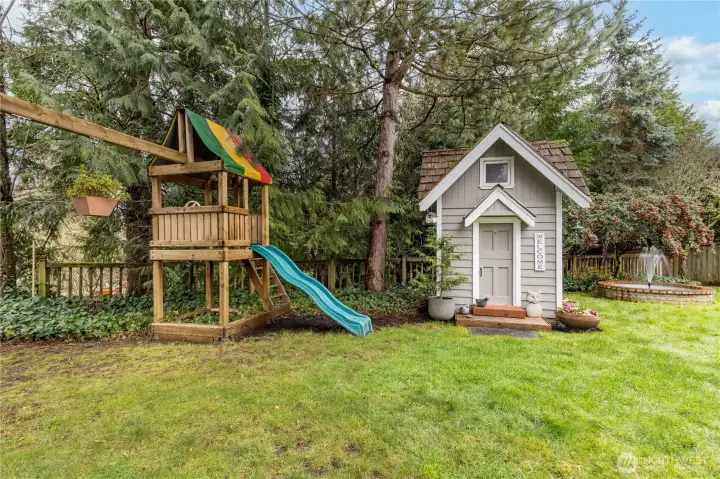 Playset and playhouse stay with home