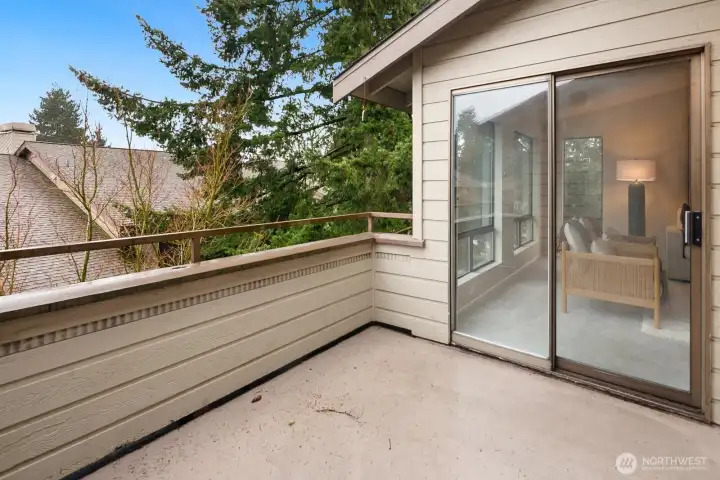 Good privacy on balcony.