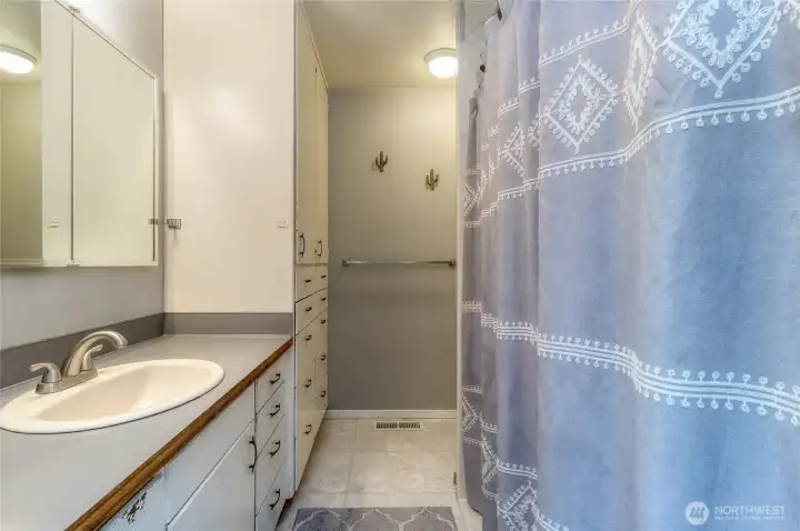 Primary Ensuite Bath