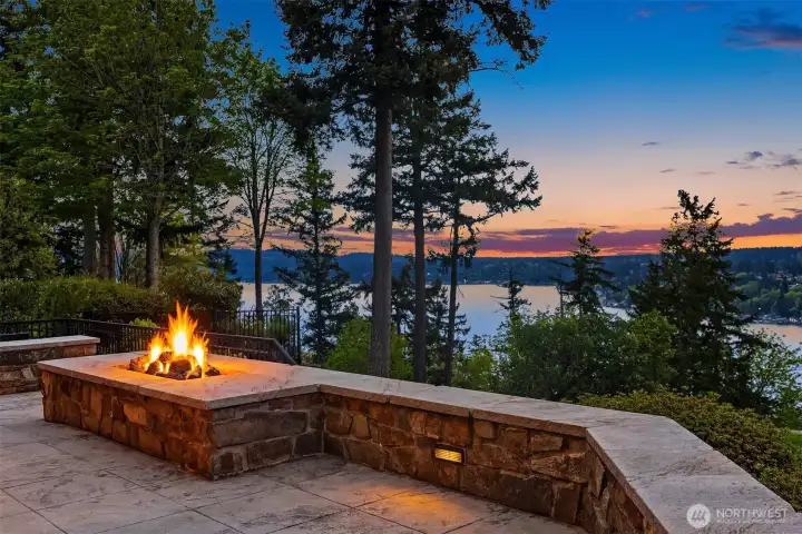 The Best Views offered on this sought after Magnolia Circle.