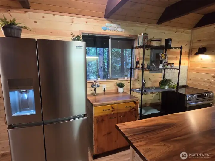 Amazing delightful kitchen. Tons of Storage & counterspace!! Brand new higher end stainless steel appliances