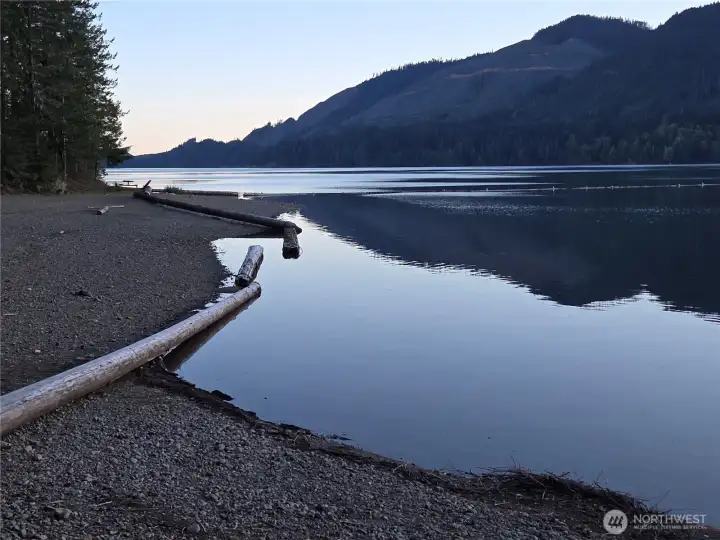 LOCATION! This Cabin is walking distance to this Lake Cushman Private beach park & boat ramp. Best location in Cushman.