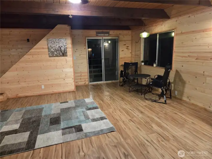 Nice Layout!! Private Huge back deck. Beds upstairs or add a Murphy bed on mail level for room to have 4 beds!!