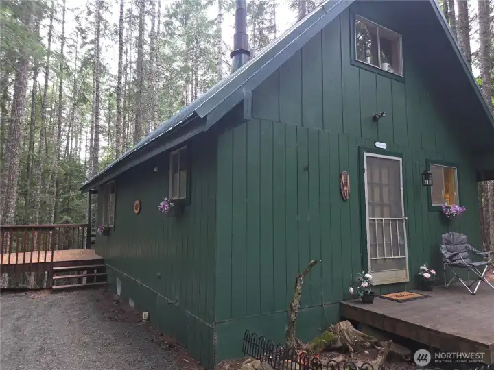 Cabin is MUCH bigger than it Looks. HUGE back deck. Cabin is MUCH bigger than it Looks. HUGE back deck.