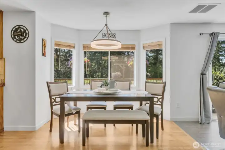 Kitchen nook looking out to the beautiful fairway