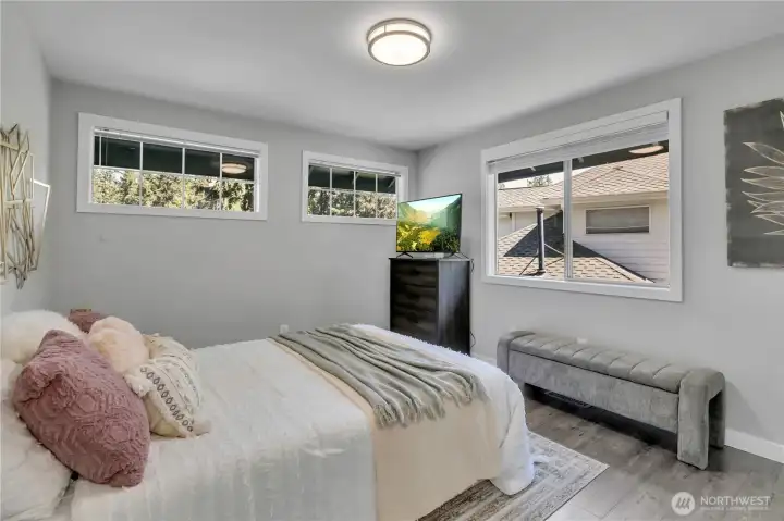 1 of the 4 good sized bedrooms