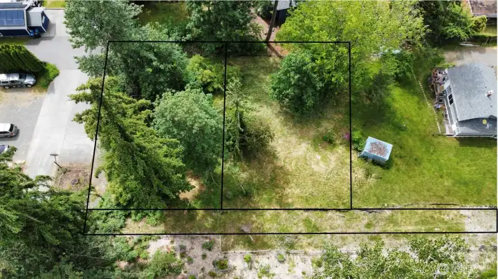 Property lines are approximate.
