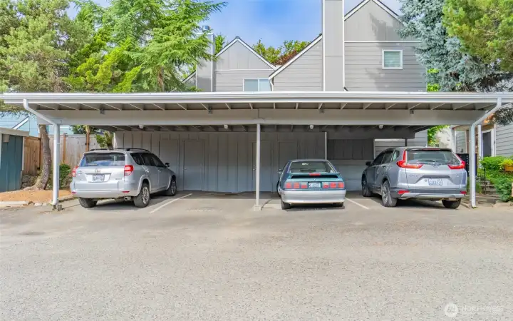 Covered parking w/assigned parking space