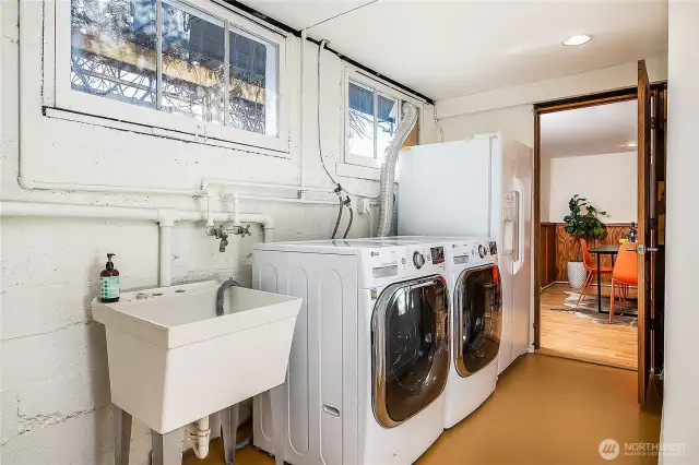 Laundry room with south-facing windows and more room for storage, ironing or a future bathroom (not in picture)