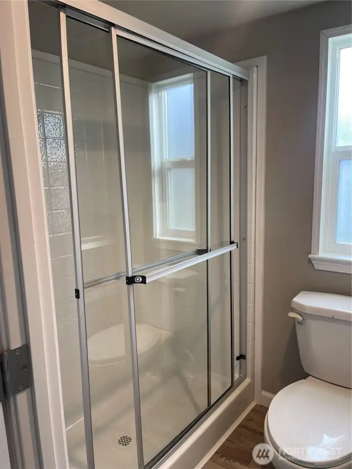 Easy walk-in shower Easy walk-in shower