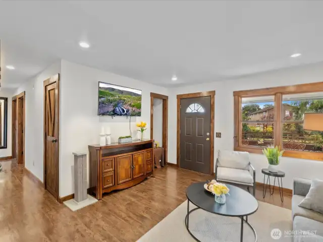 Nice, easy care laminate flooring throughout