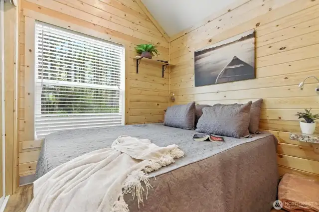primary has built in endtables, vaulted ceiling and mirrored door closet