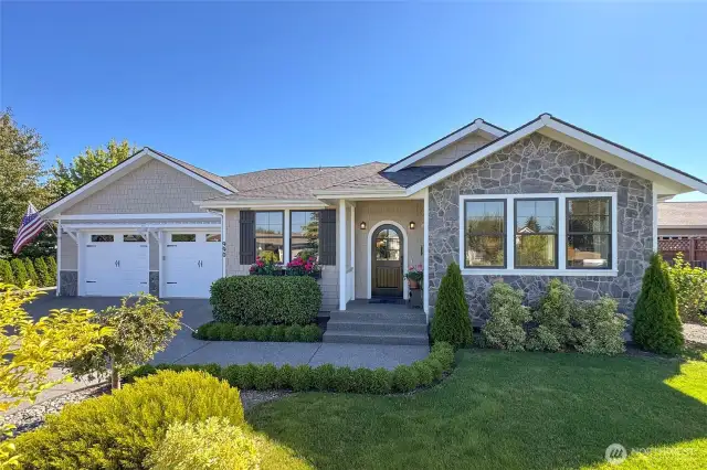 Cute cottage w/ ADU in desirable Meadows neighborhood.