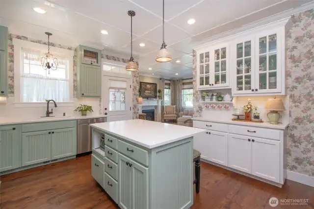Lost of storage in the built-in china cabinet