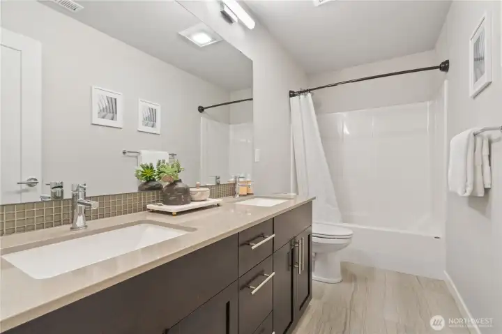 Guest full bathroom upper floor.