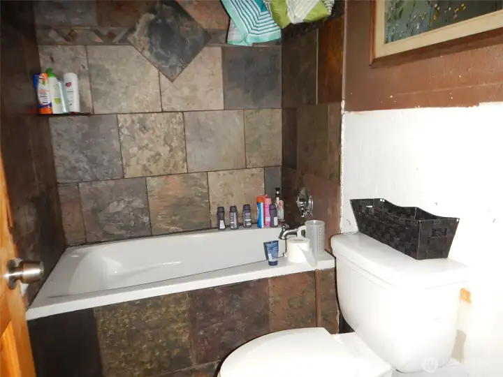 slate tiled bathroom