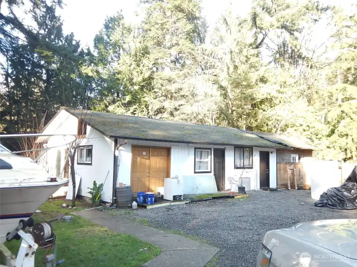 Former shop - bedrooms or offices now